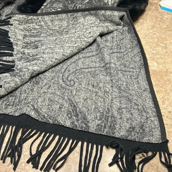 penny lane,open front wrap,shawl,cape,black faux fur trim,fringes,glam,one size - Picture 14 of 15